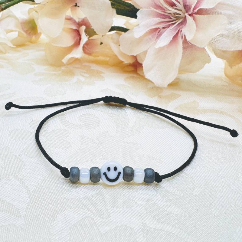 Smiley Makramee Armband Inkl. Keep Smiling Kärtchen | Freundschaftsarmband Für Sie U. Ihn von GluecksengeI