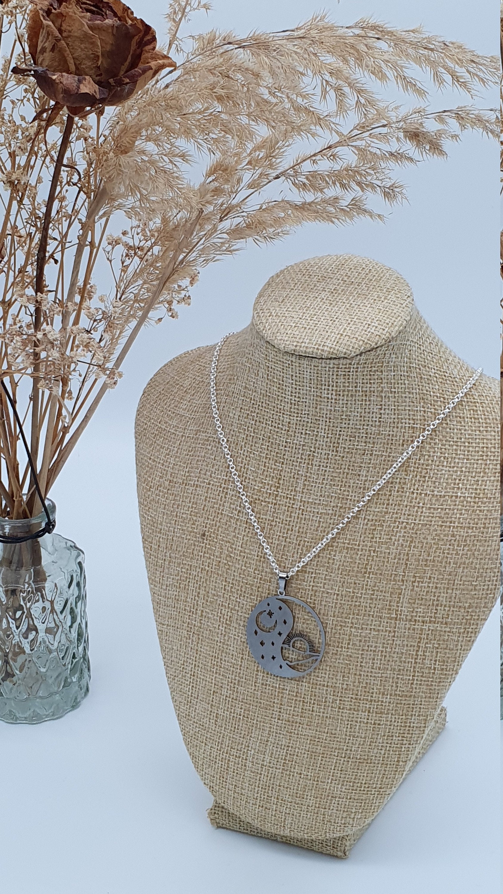 Feine Gliederkette 45 cm Silberfarben Mit Anhänger "Sonne&mond" Als Spiritueller Modeschmuck Feine Gliederkette 45 cm Silberfarben Mit Anhänger "Sonne&mond" Als Spiritueller Modeschmuck von GluecksfaserBYcindy