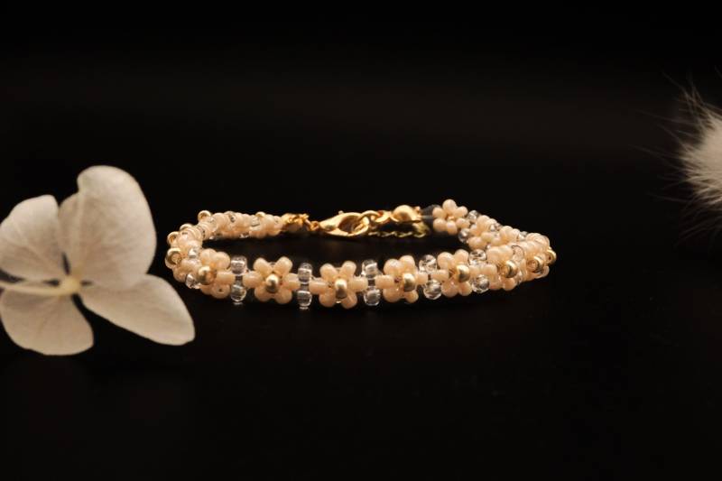 Perlenarmband Blume Miyukiperlen Beige von GluecksfundDesigns