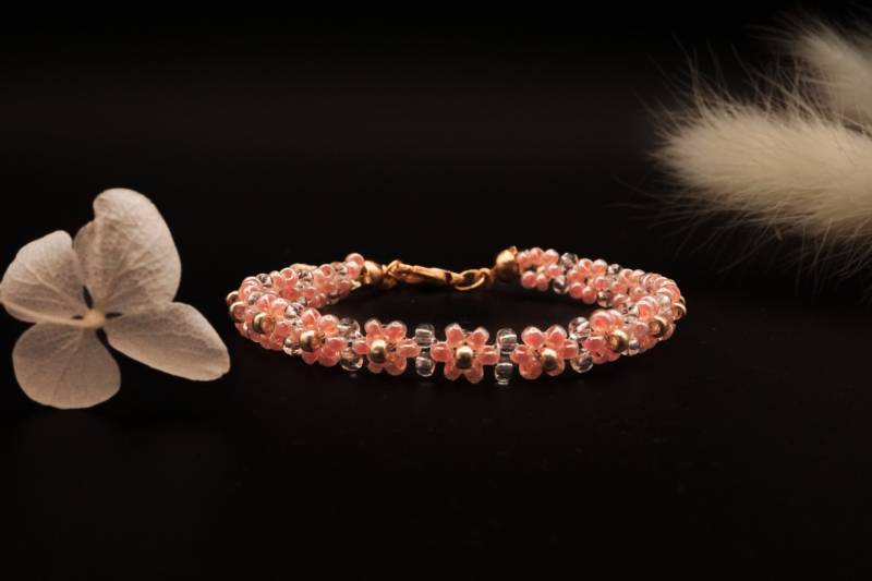 Perlenarmband Blume Miyukiperlen Lachsrosa Perlenarmband Blume Miyukiperlen Lachsrosa von GluecksfundDesigns
