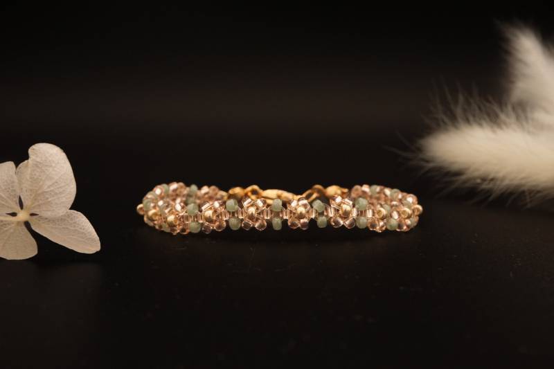 Perlenarmband Blume Miyukiperlen Silberrosa-Salbeigrün von GluecksfundDesigns