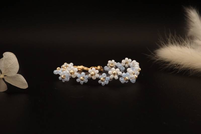 Perlenarmband Blume Zick Zack Miyukiperlen Blau-Weiß Perlenarmband Blume Zick Zack Miyukiperlen Blau-Weiß von GluecksfundDesigns