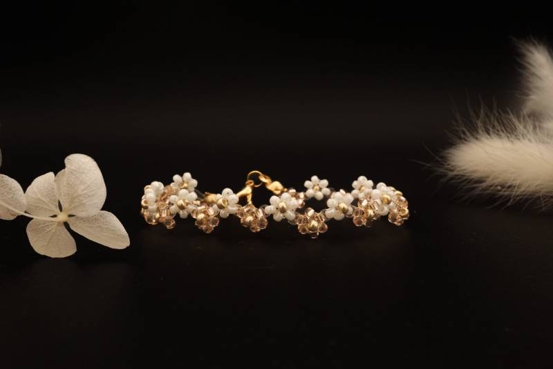 Perlenarmband Blume Zick Zack Miyukiperlen Silberrosa-Weiß von GluecksfundDesigns