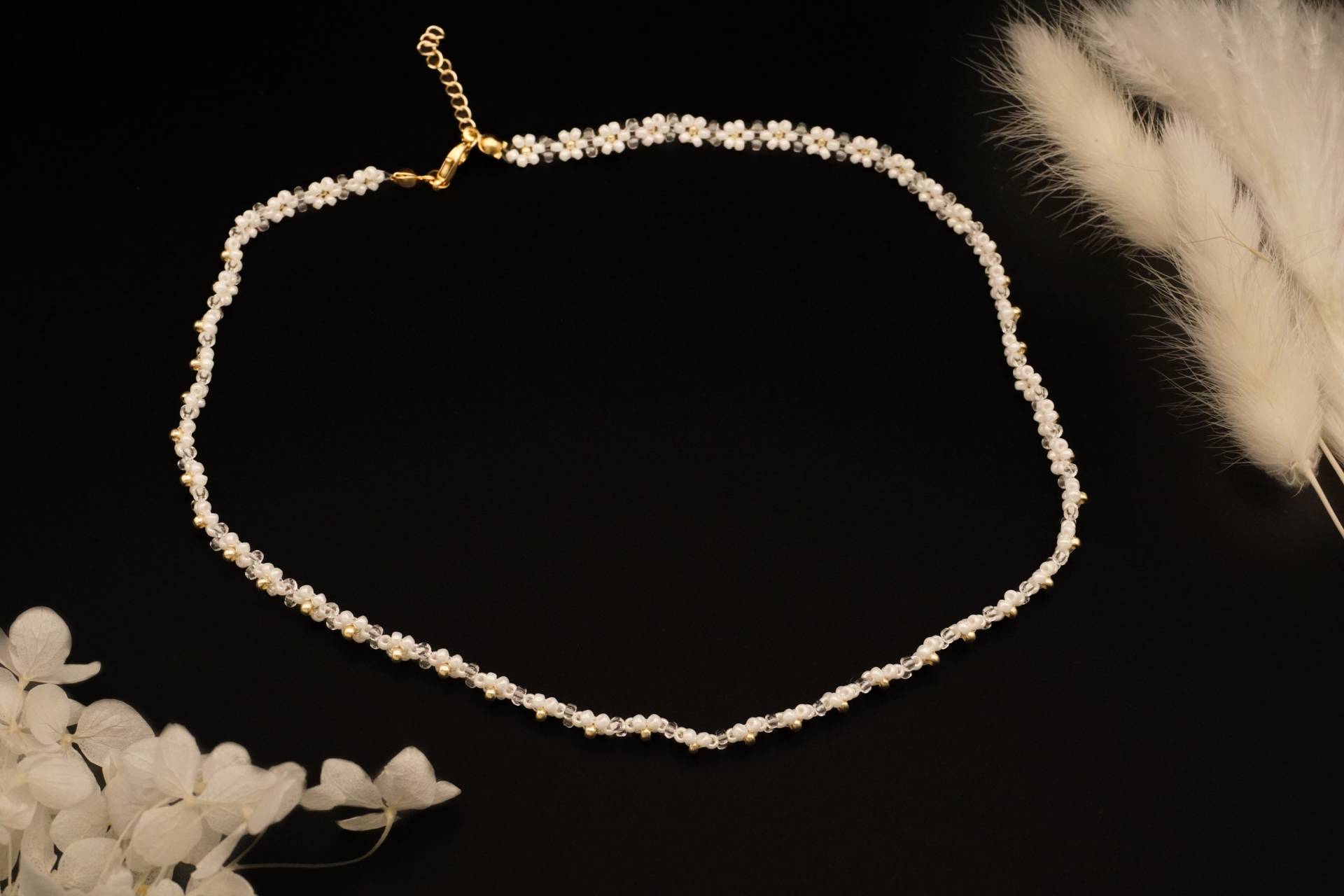 Perlenkette Blumen Miyukiperlen Weiß Perlenkette Blumen Miyukiperlen Weiß von GluecksfundDesigns