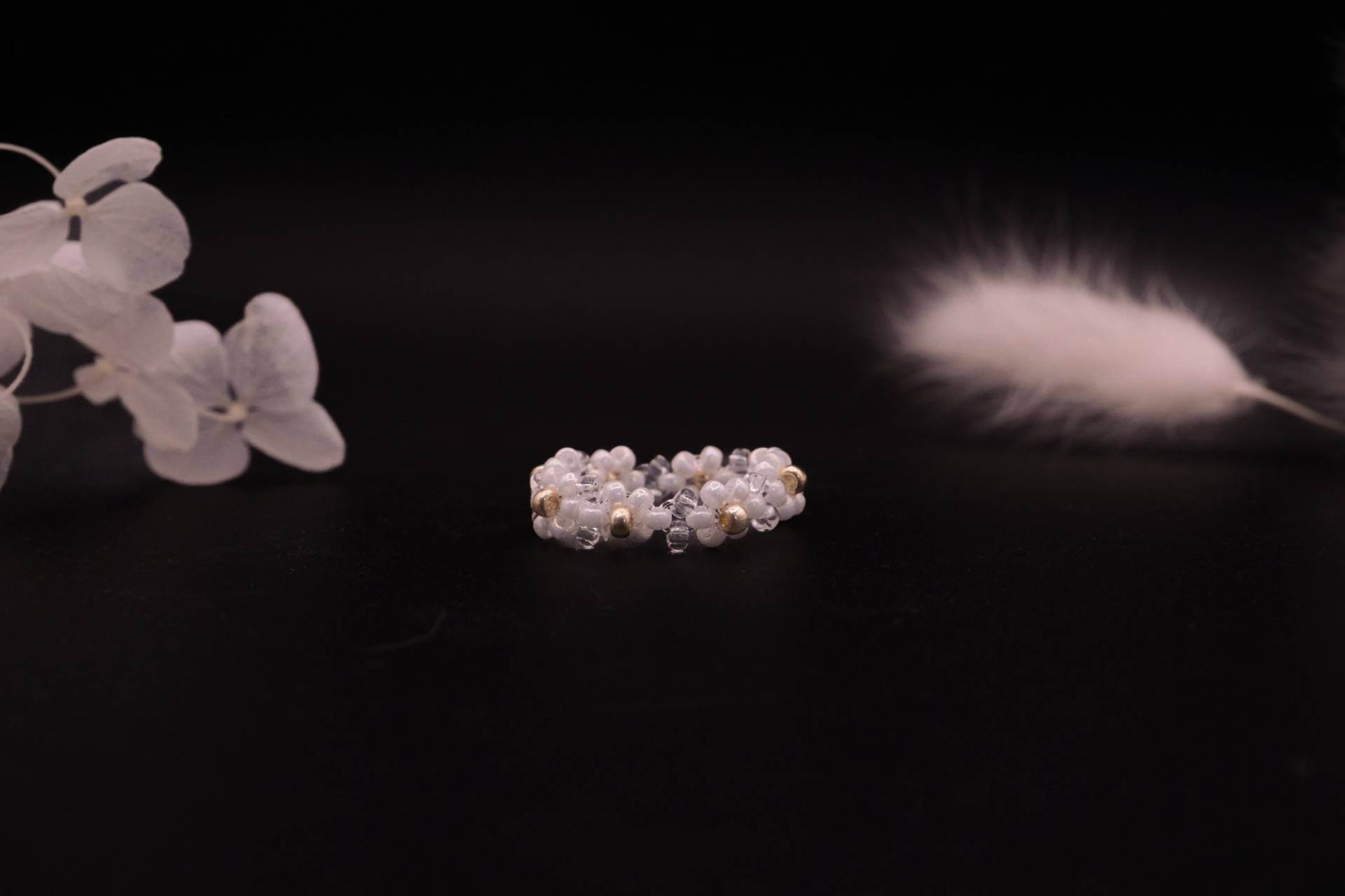 Perlenring Blume Miyukiperlen Weiß Perlenring Blume Miyukiperlen Weiß von GluecksfundDesigns