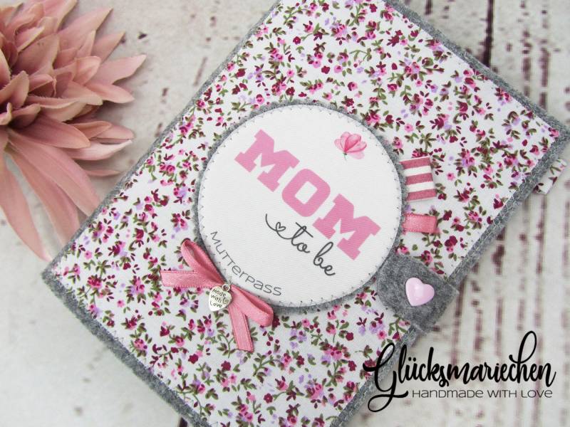 Mutterpasshülle Mom To Be Filz Baumwolle Personalisiert Blümchen Handmade Geschenk Schwangerschaft Glücksmariechen von GluecksmariechenShop