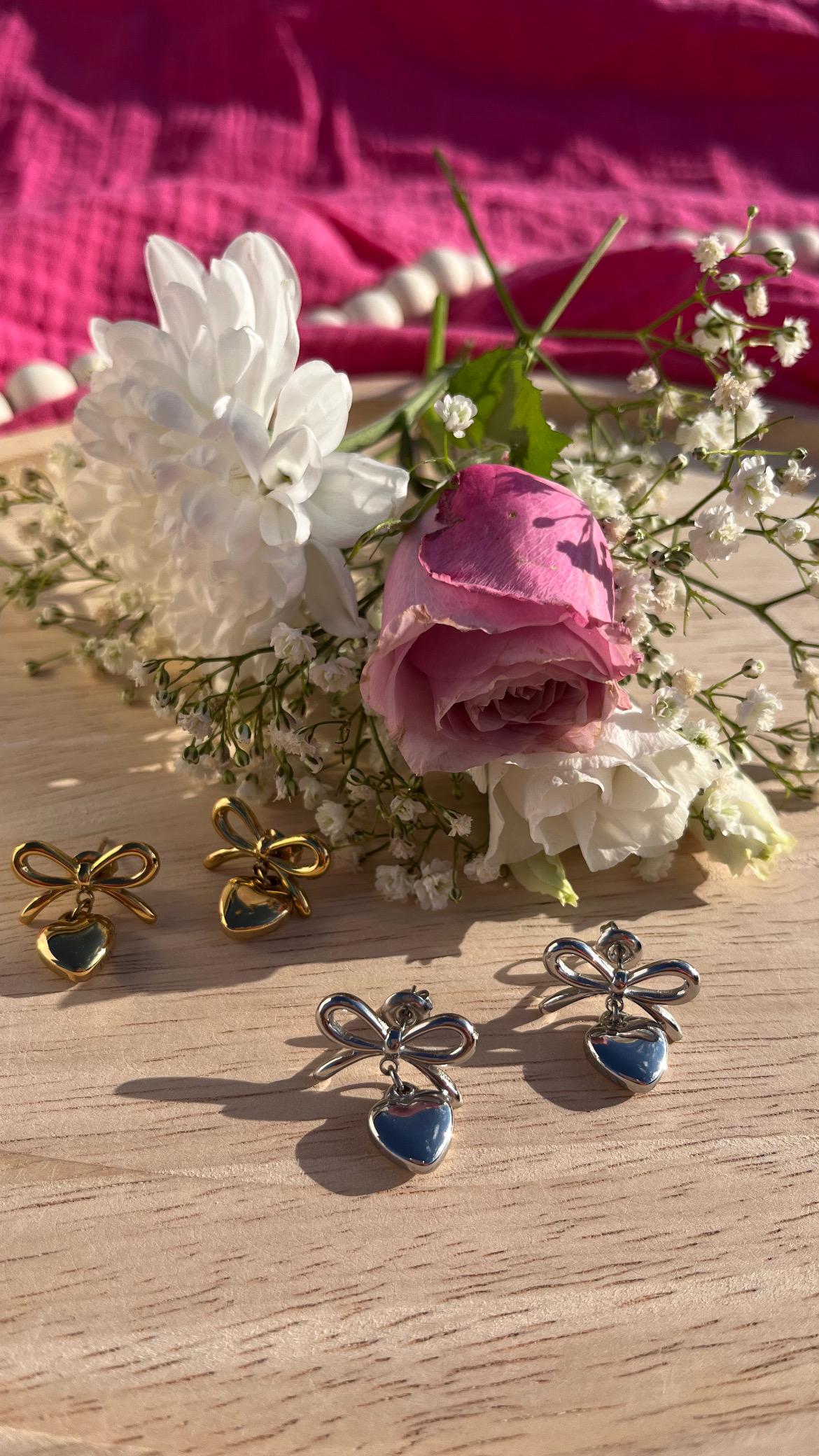 Ohrringe Ohrhänger Mit Herz Schleife Silber Gold Edelstahl Stainless Steel Geschenk Freundin Kollegin Hochzeit Weihnachten Glückstürchen von Glueckstuerchen