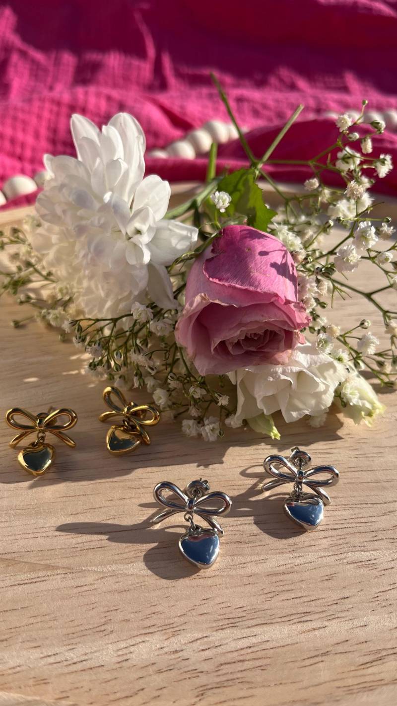 Ohrringe Ohrhänger Mit Herz Schleife Silber Gold Edelstahl Stainless Steel Geschenk Freundin Kollegin Hochzeit Weihnachten Glückstürchen von Glueckstuerchen