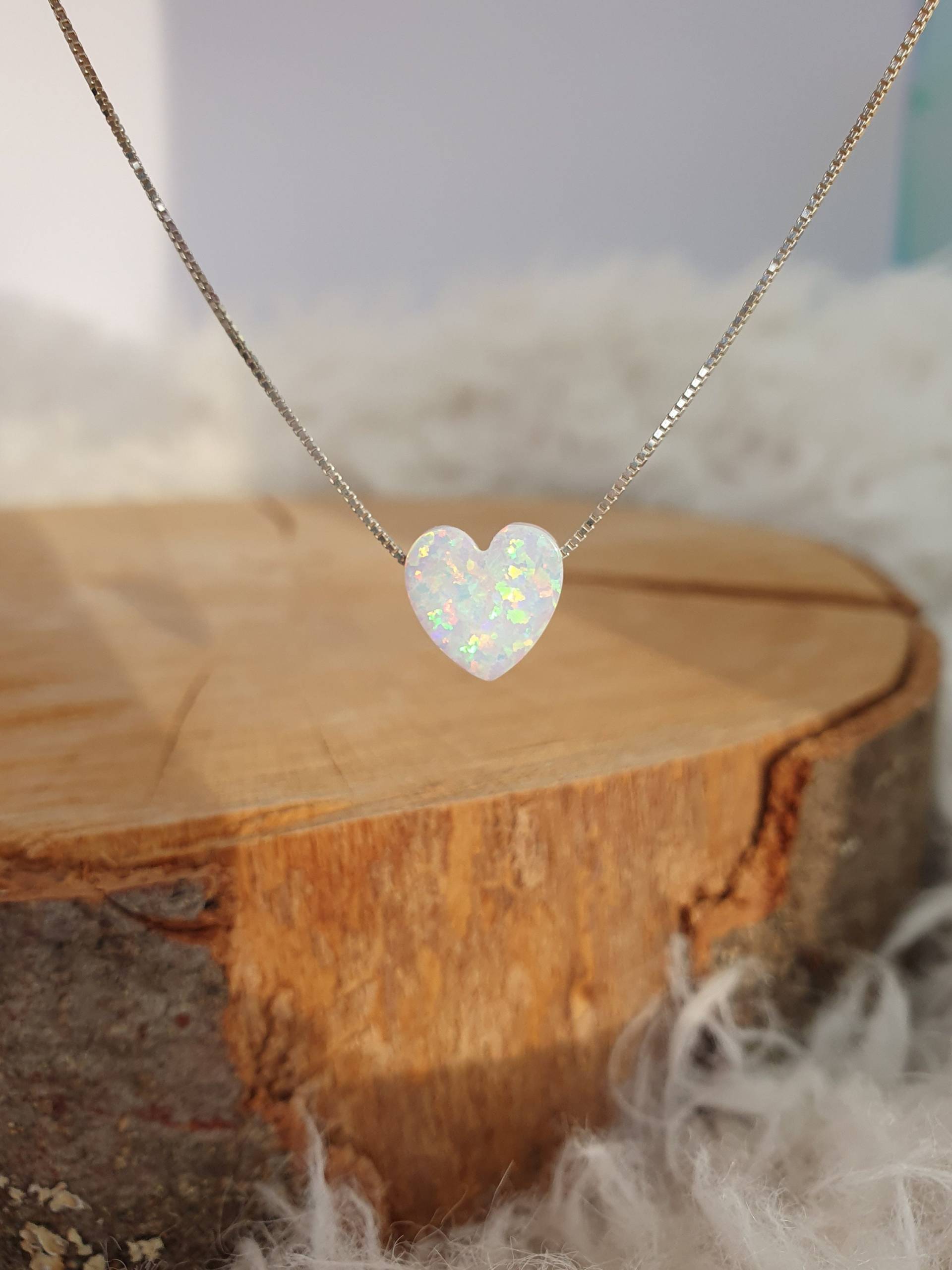 Silberkette Mit Opal-Anhänger in Herzform | Geschenkidee Filigraner Schmuck 925 Sterling Silber Silberkette Mit Opal-Anhänger in Herzform | Geschenkidee Filigraner Schmuck 925 Sterling Silber von GluehwuermchenDE