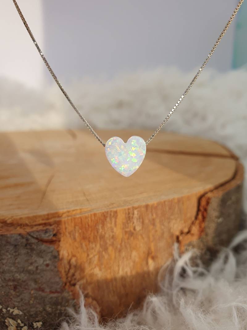 Silberkette Mit Opal-Anhänger in Herzform | Geschenkidee Filigraner Schmuck 925 Sterling Silber Silberkette Mit Opal-Anhänger in Herzform | Geschenkidee Filigraner Schmuck 925 Sterling Silber von GluehwuermchenDE