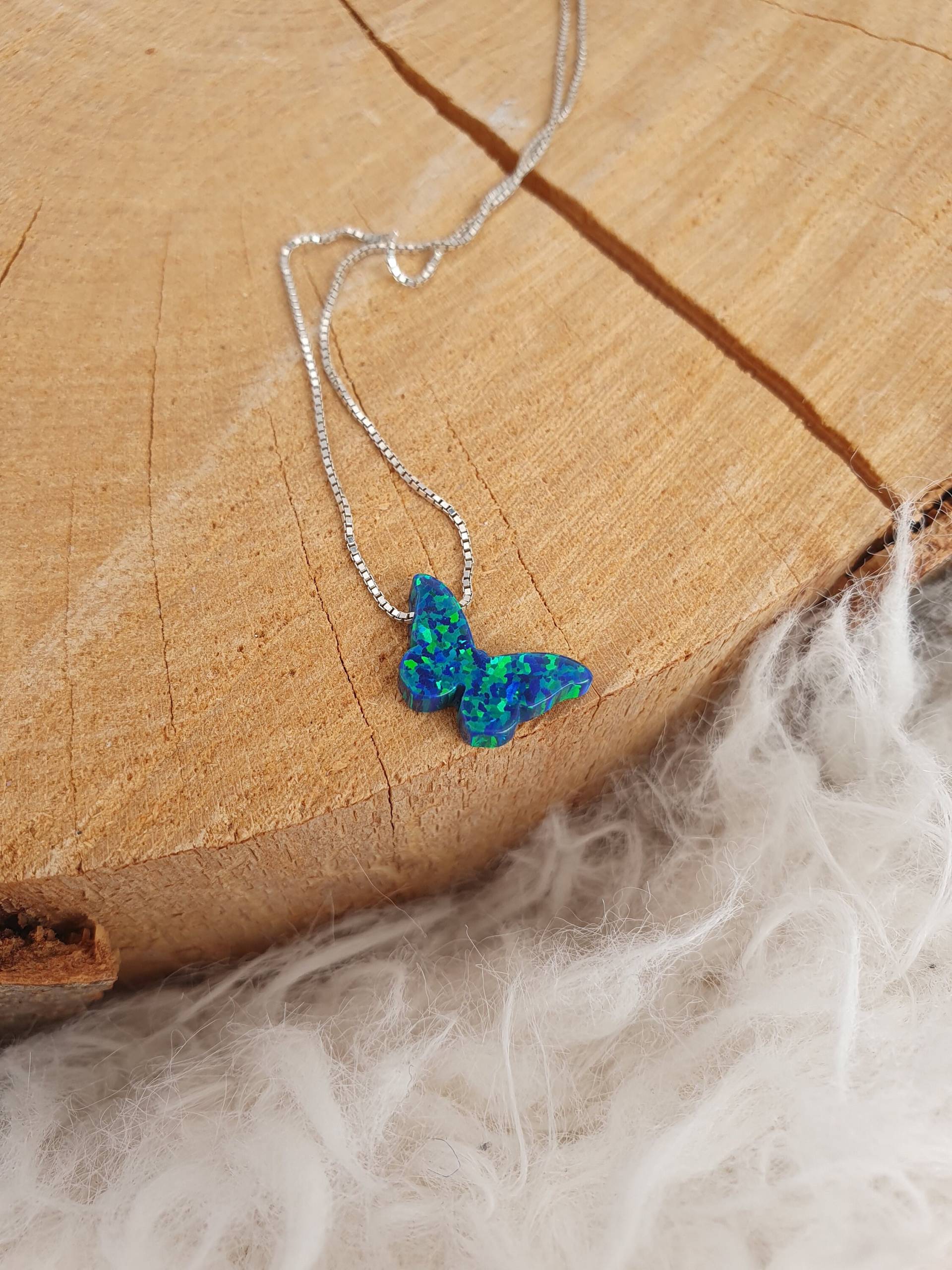 Silberkette Mit Opal-Anhänger in Schmetterlingsform | Geschenkidee Filigraner Schmuck 925 Sterling Silber Butterfly Silberkette Mit Opal-Anhänger in Schmetterlingsform | Geschenkidee Filigraner Schmuck 925 Sterling Silber Butterfly von GluehwuermchenDE