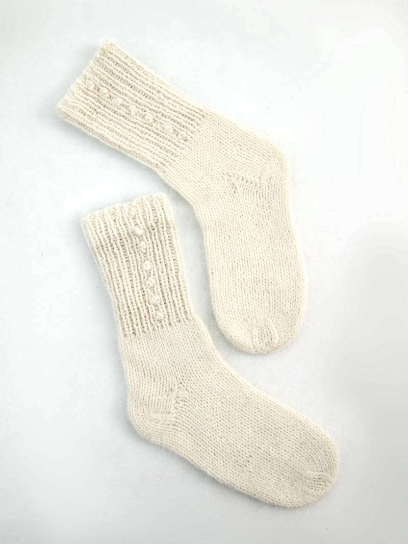 Warme Wintersocken Mit Stickerei - Socken Aus Angorawolle Handgestrickte in Weicher Milchfarbe Kuscheliges Weihnachtsgeschenk Für Mädchen Und Frauen von GnizdoLinen