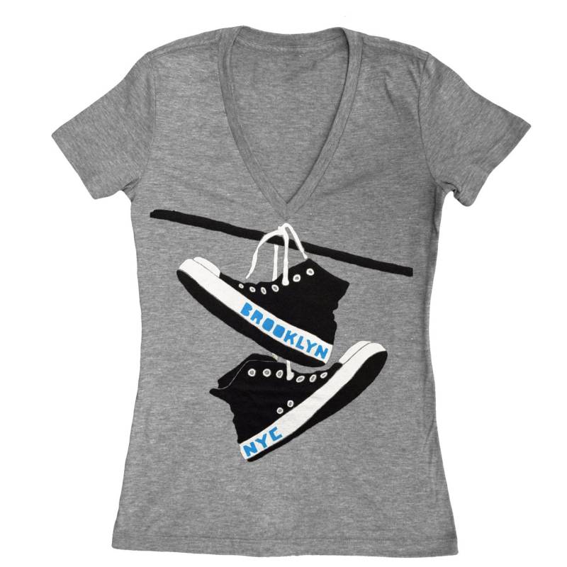 Converse - Damen Xxl Ausgestattet Mit Vneck Brooklyn New York Ny Nyc Schuhe Retro Vintage Grau Triblend Chuck Taylor Mädchen T-Shirt T-Shirt Tshirt von GnomEnterprises