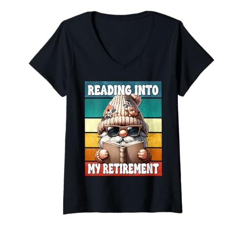 Damen Funny Retirement Saying Reading Into My Retirement GNOME Dad T-Shirt mit V-Ausschnitt von Gnome Retirement Reading Gifts For Retired Teacher