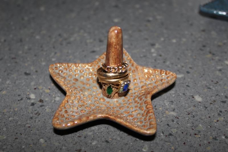 Seestern Ring Schale Schmuckhalter Keramik Ringträger Sonnenuntergang Rot Hochzeit Strand Ocean Life Decor Handgemacht Geschenke Unter 15 von GnomeShacks