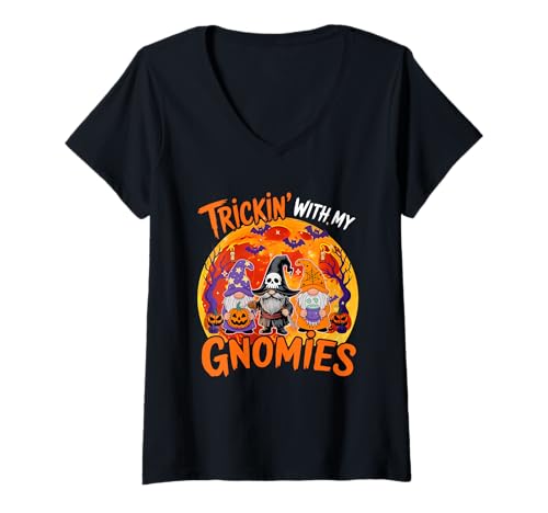 Damen Trickin' with My Gnomies Halloween Moon Three Cute Gnomes T-Shirt mit V-Ausschnitt Damen Trickin' with My Gnomies Halloween Moon Three Cute Gnomes T-Shirt mit V-Ausschnitt von Gnomes Halloween Costume