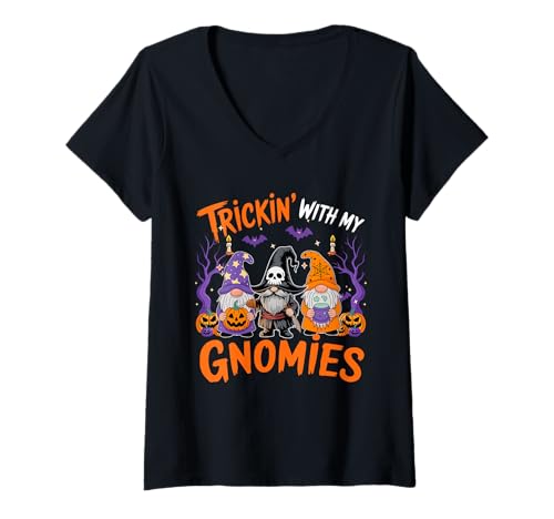 Damen Trickin' with My Gnomies Halloween Three Gnomes As Witch T-Shirt mit V-Ausschnitt Damen Trickin' with My Gnomies Halloween Three Gnomes As Witch T-Shirt mit V-Ausschnitt von Gnomes Halloween Costume