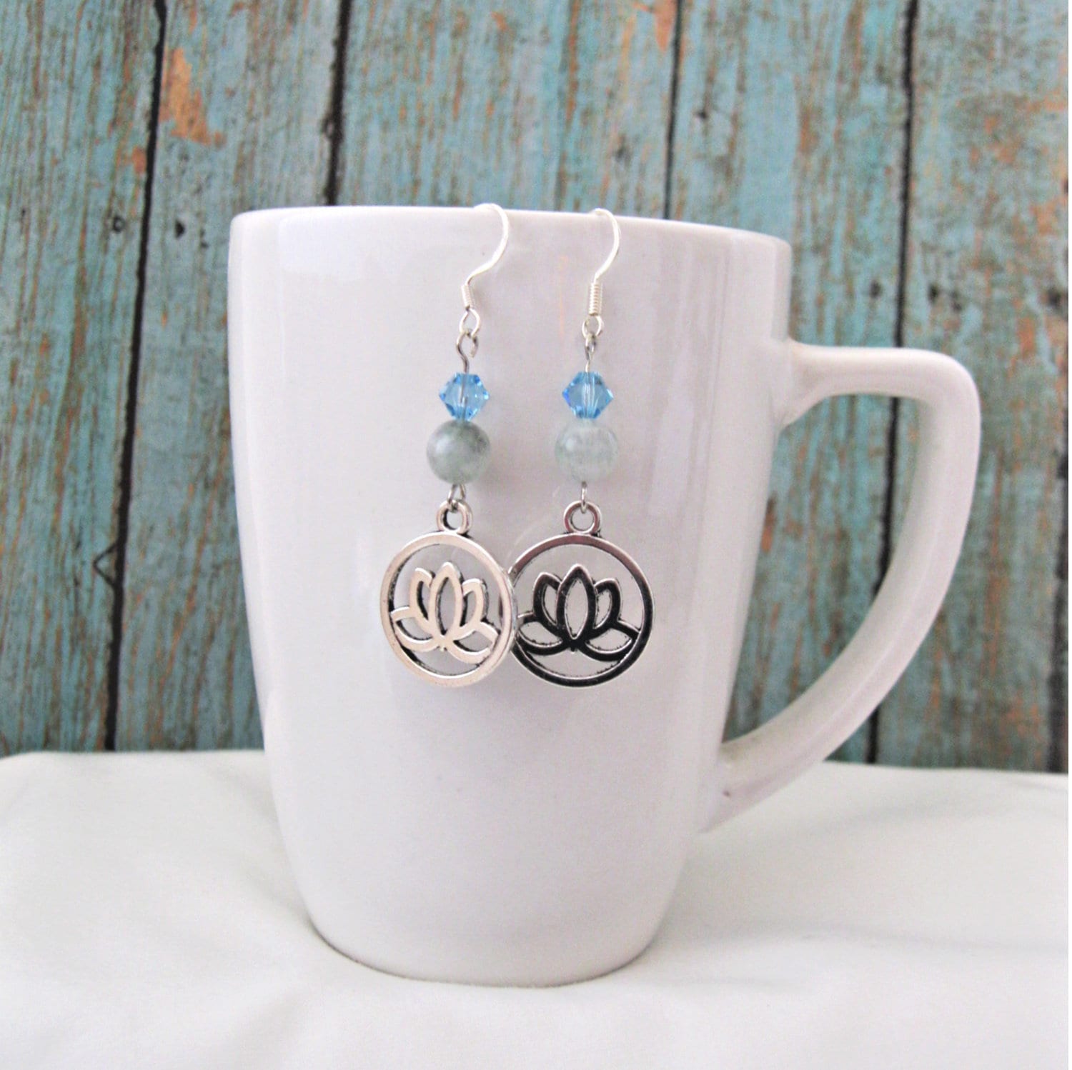Jade & Crystal Lotus Ohrringe Handgemachte Edelstein Ohrringe Jade & Crystal Lotus Ohrringe Handgemachte Edelstein Ohrringe von GnosisCraftsandGifts