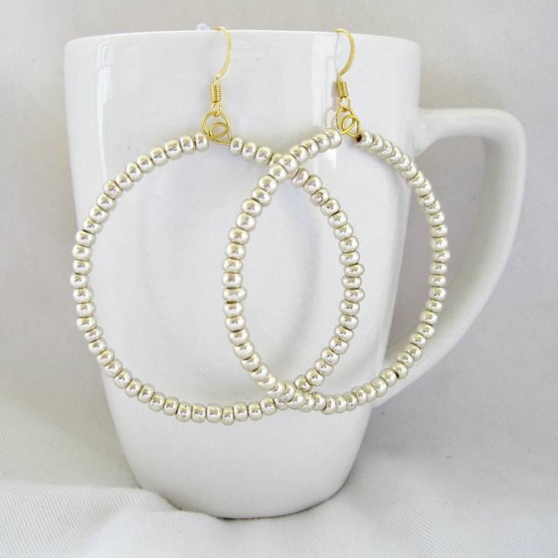 Metallic Silber Glasperlen Memory Wire Creolen Metallic Silber Glasperlen Memory Wire Creolen von GnosisCraftsandGifts