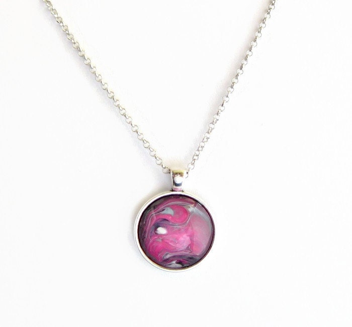 Rosa Galaxie Glaskuppel Cabochon Anhänger Halskette Rosa Galaxie Glaskuppel Cabochon Anhänger Halskette von GnosisCraftsandGifts