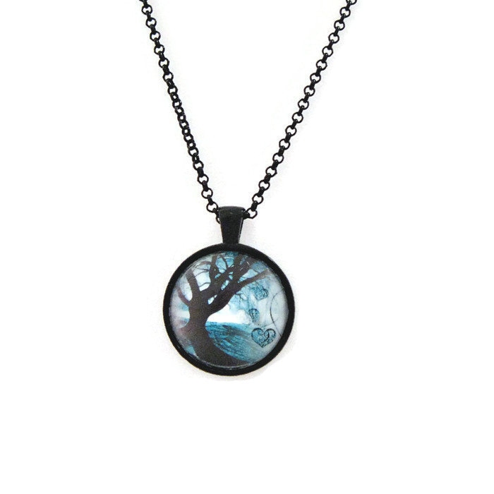 Schwarzer Baum Mit Herzen Cabochon Anhänger Halskette Schwarzer Baum Mit Herzen Cabochon Anhänger Halskette von GnosisCraftsandGifts