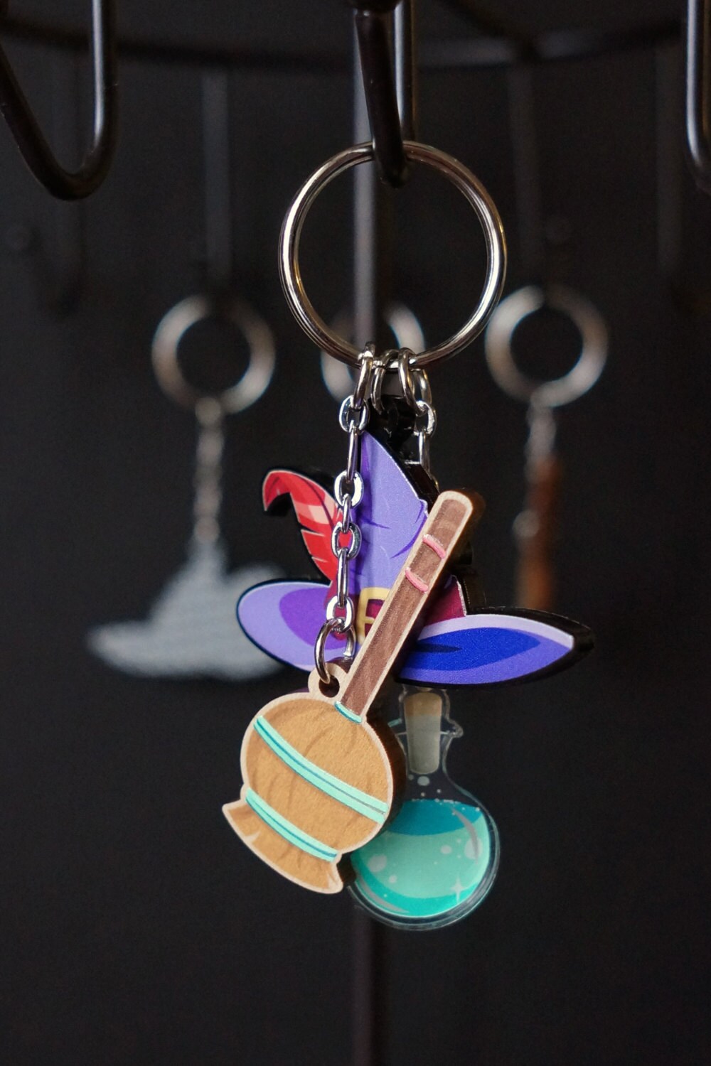 Thrice Charmed - Hexen Charms Acryl Und Holz Schlüsselanhänger 3Er Set Thrice Charmed - Hexen Charms Acryl Und Holz Schlüsselanhänger 3Er Set von Gnuchi