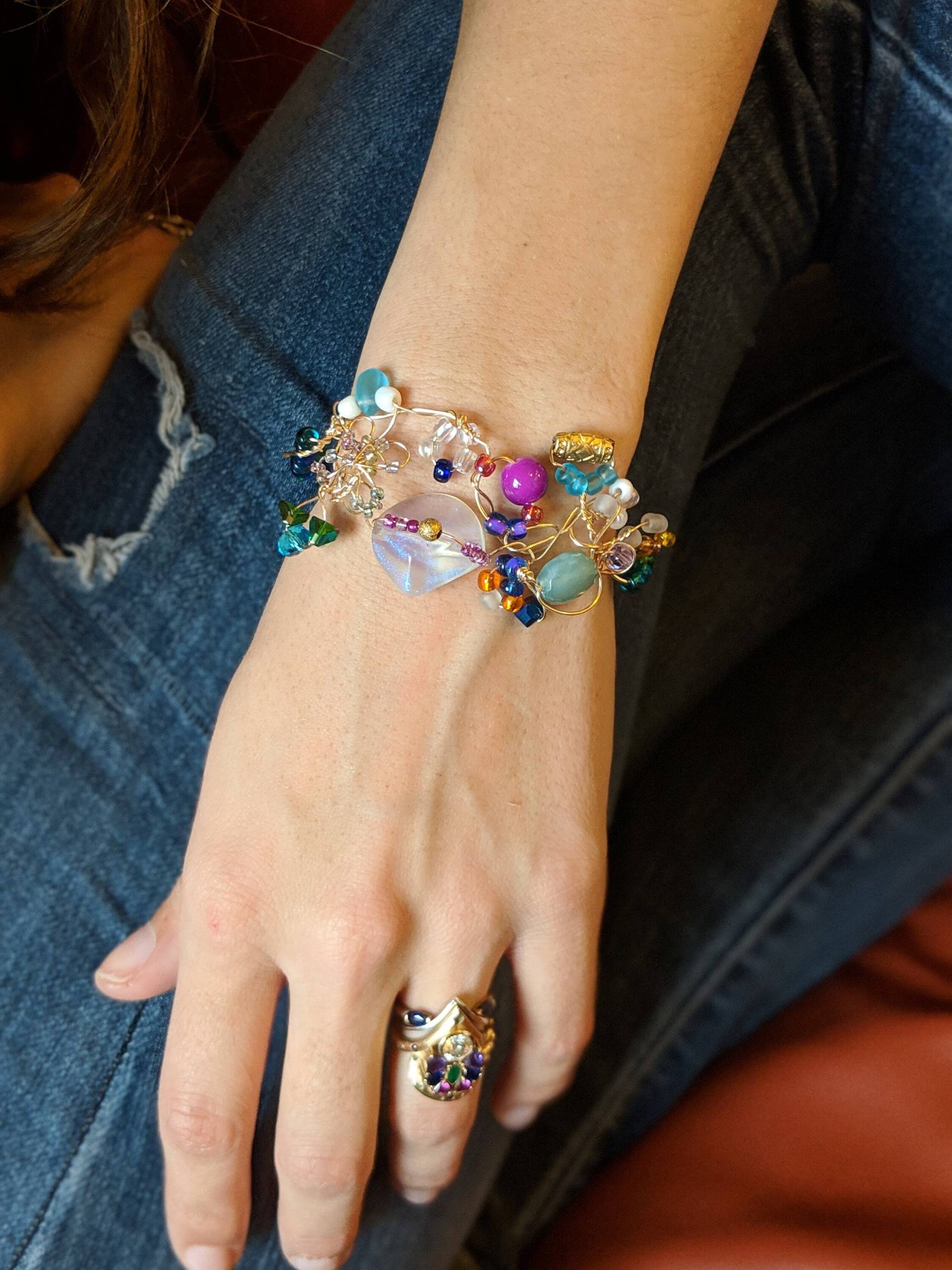 Amethyst Und Gold Draht-Wrapping Armband von GoForTheBoldBoutique