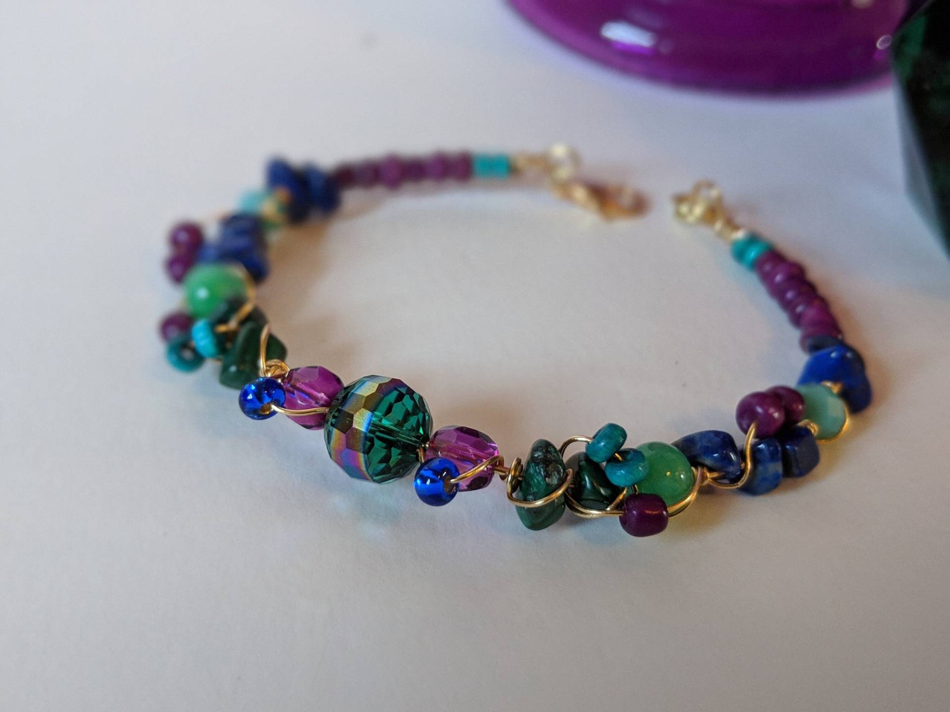 Lapis, Jade Und Kyanit Armband Mit Magenta Perlen von GoForTheBoldBoutique