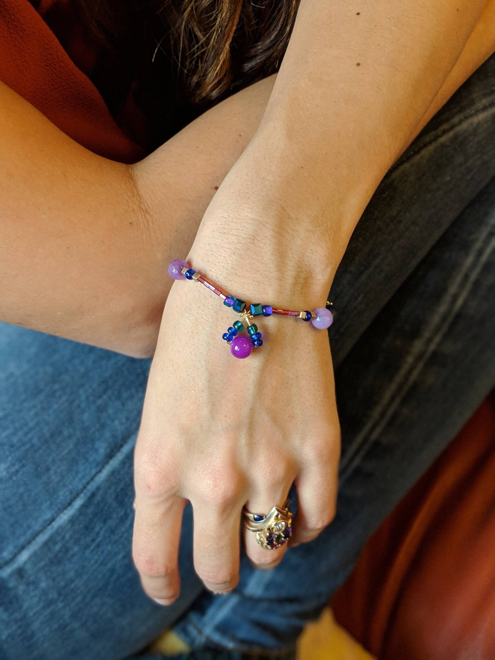 Lila Jade Und Juwel-Toned Armband von GoForTheBoldBoutique
