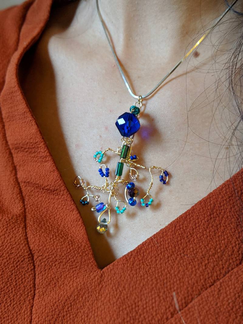 Royal Blue Und Gründraht Umwickelt Anhänger Royal Blue Und Gründraht Umwickelt Anhänger von GoForTheBoldBoutique