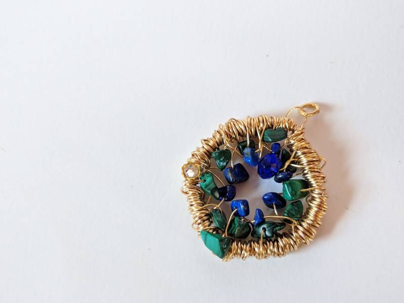 Swarovski Kristall Draht Umwickelt AnhängerKyanit Und Lapis Lazuli Swarovski Kristall Draht Umwickelt AnhängerKyanit Und Lapis Lazuli von GoForTheBoldBoutique