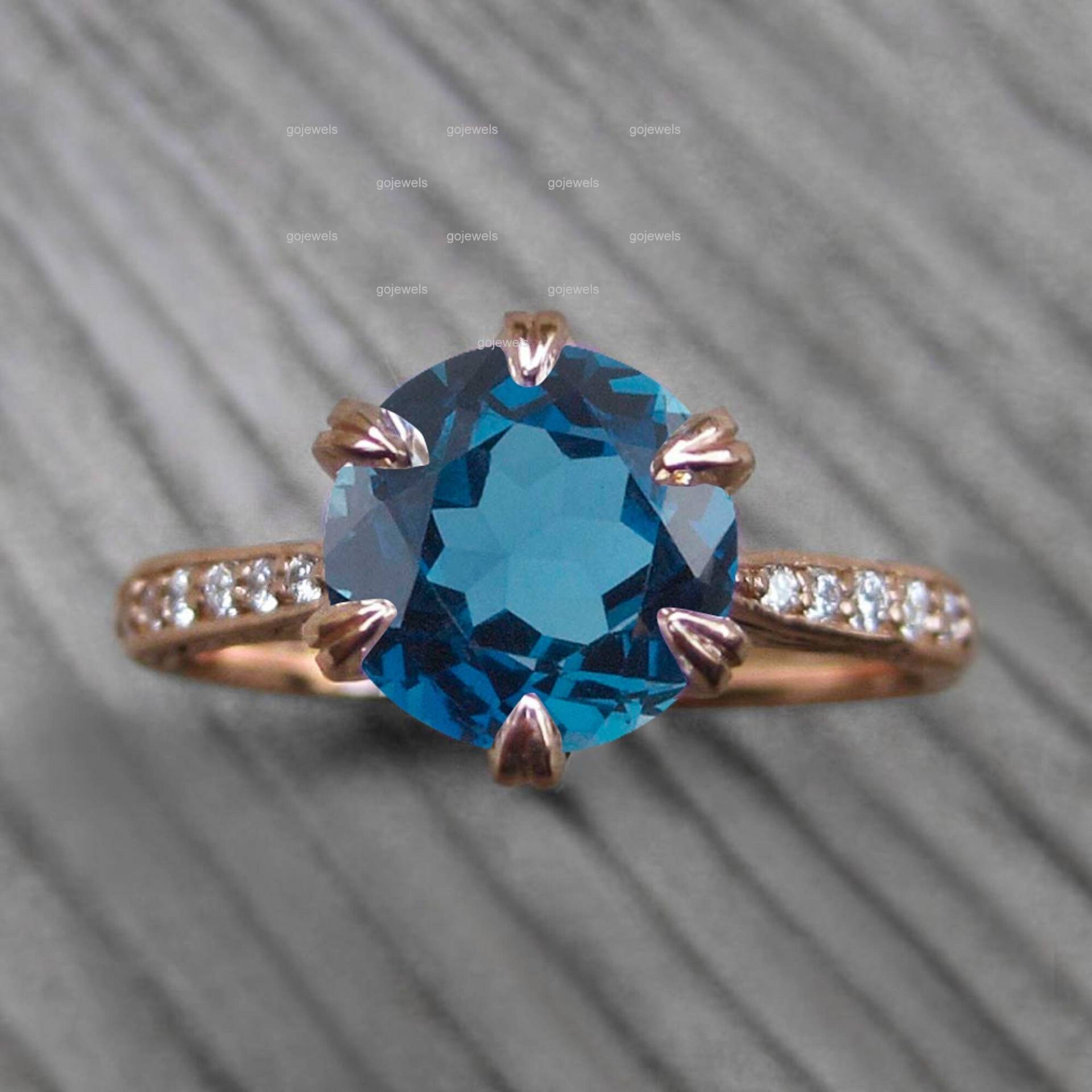 London Blautopas Ring, 14K Goldtopas Zweig Diamant Band, Topaz Moissanit Runder Blue Halb Ewigkeit Ring London Blautopas Ring, 14K Goldtopas Zweig Diamant Band, Topaz Moissanit Runder Blue Halb Ewigkeit Ring von GoJewels