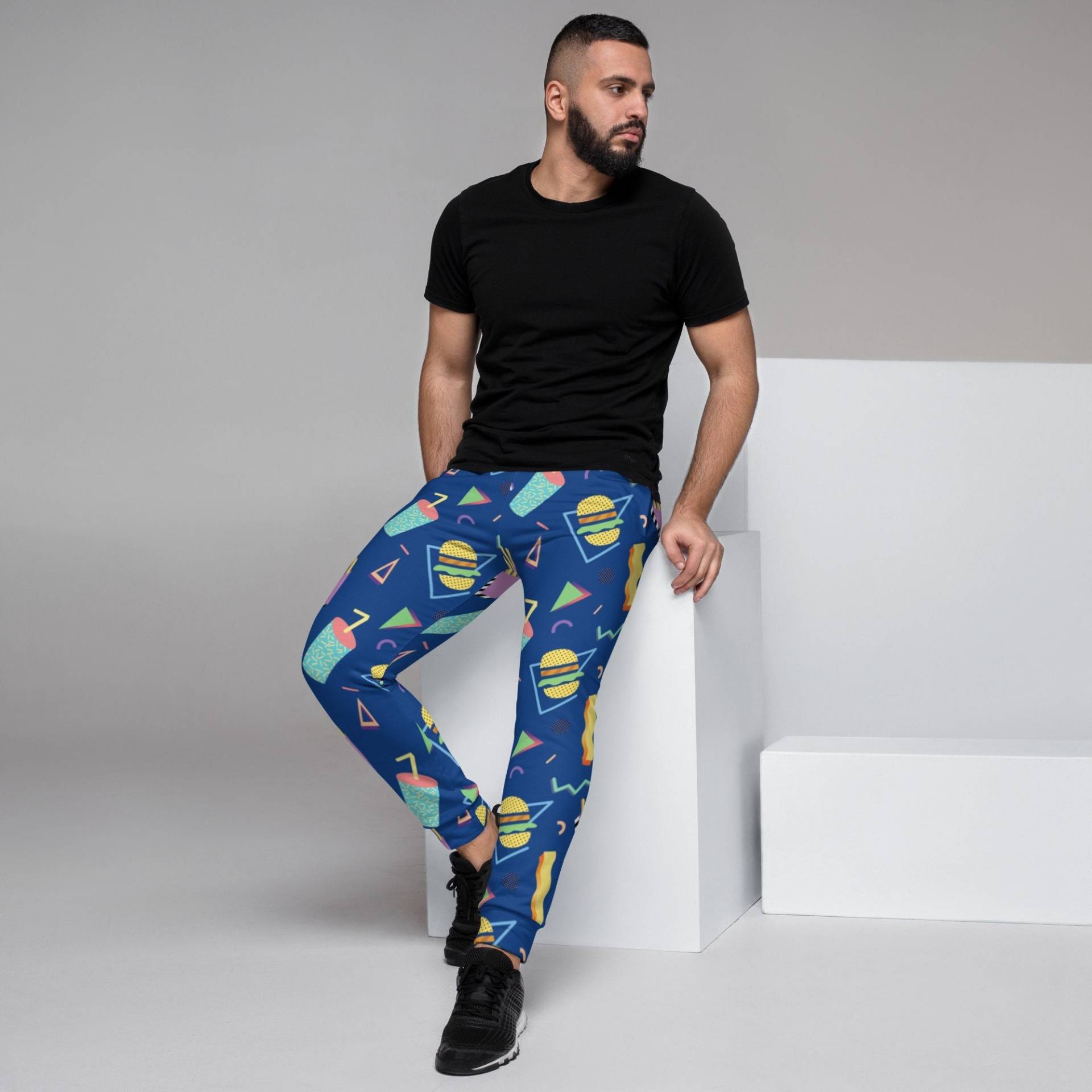 Fast Food 80Er Memphis Pyjama Hose | Burger Fries Soda Muster Herren Jogger Taschen Jungs Jogginghose Pyjamas Xs-3Xl Fast Food 80Er Memphis Pyjama Hose | Burger Fries Soda Muster Herren Jogger Taschen Jungs Jogginghose Pyjamas Xs-3Xl von GoPolarisStudio
