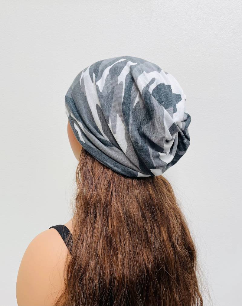 Camouflage Slouchy Beanie Leichte Sommer Unisex Mütze Chemo Mütze von GoToBoutique