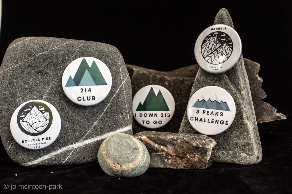 Mountain Achievement Pin Badge Wanderspur Andenken von GoYourOwnWayApparel