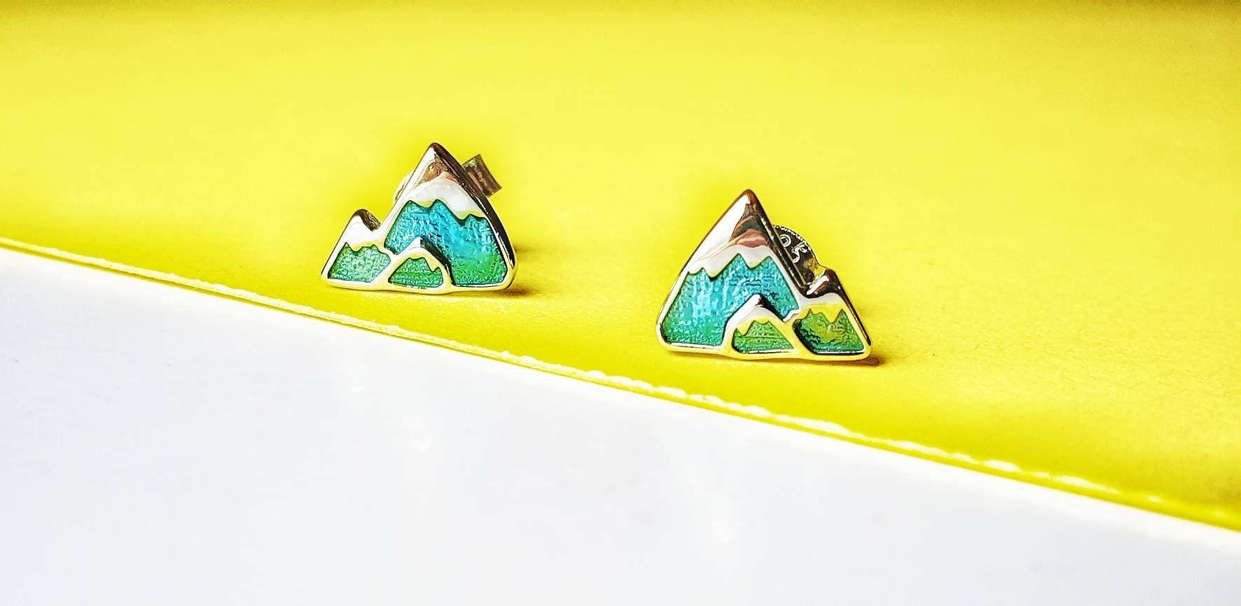 Zierliche Berg Ohrstecker, Wandern Ohrringe Für Sie, Geschenk Naturliebhaber von GoYourOwnWayApparel