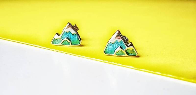 Zierliche Berg Ohrstecker, Wandern Ohrringe Für Sie, Geschenk Naturliebhaber von GoYourOwnWayApparel