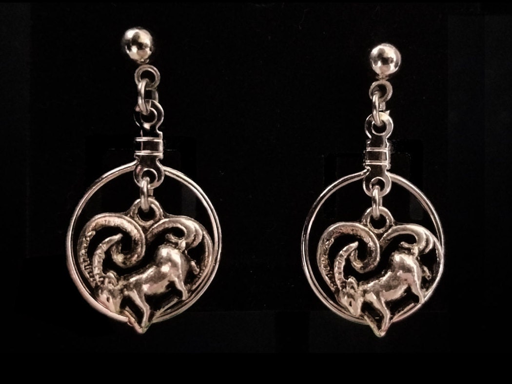 Goat Love - Ziegenherz Ohrringe in Einem Kreis d Goat Love - Ziegenherz Ohrringe in Einem Kreis d von GoatShirts