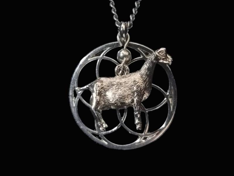 Milchziege Halskette "Forever" - Geben Sie Das Geschenk Einer Forever-Ziege An Ihren Ziegenliebhaber-Farmer Und 4-H, Gehöftfreunde." von GoatShirts