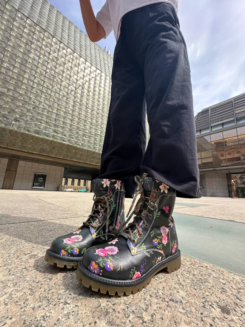 Handarbeit | Vegan Leder Frauen Ankle Goby Stiefel Blüten von GobyEurope