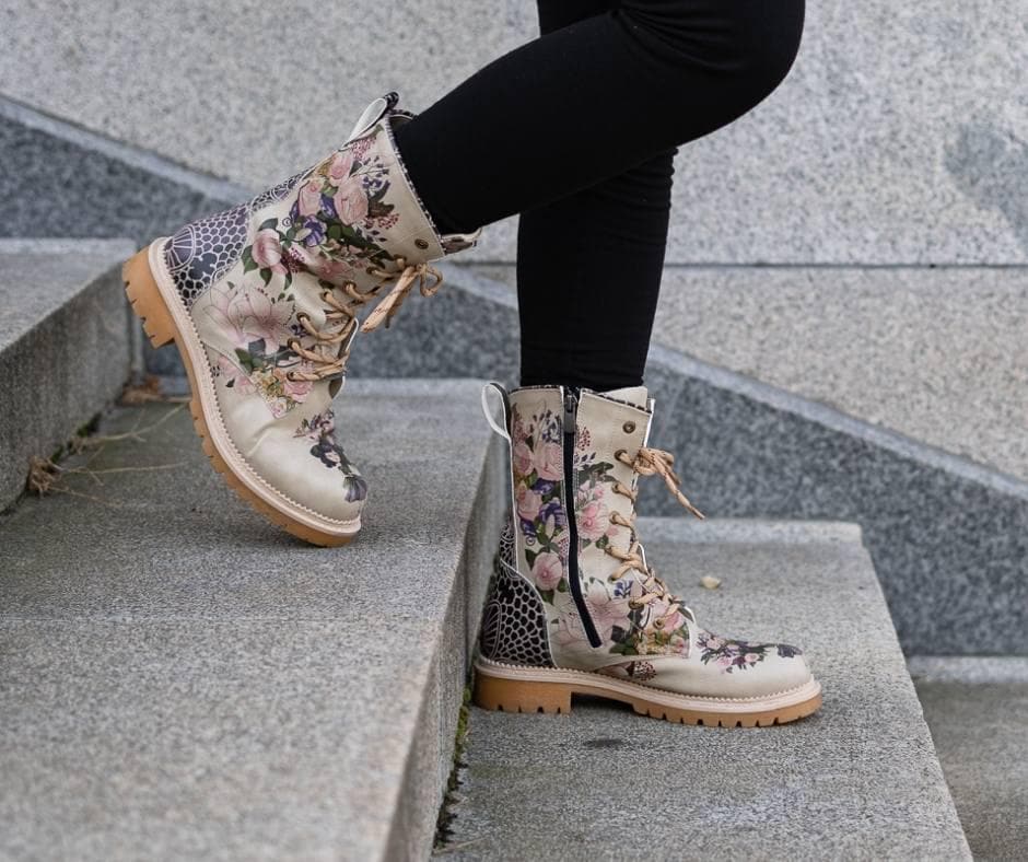 Handarbeit | Vegan Leder Frauen Ankle Goby Stiefel Mädchen Mit Blumen von GobyEurope