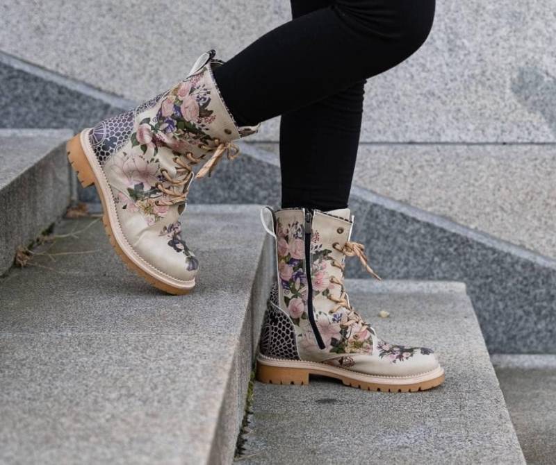 Handarbeit | Vegan Leder Frauen Ankle Goby Stiefel Mädchen Mit Blumen von GobyEurope
