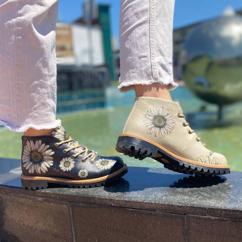 Handarbeit | Vegan Leder Frauen Low Ankle Goby Stiefel Blüten von GobyEurope