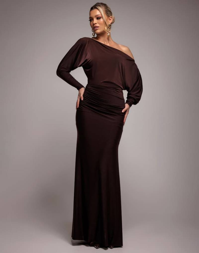 Goddiva - Gerafftes Maxikleid in Braun mit Fledermausärmeln und elastischer Seite-Brown von Goddiva