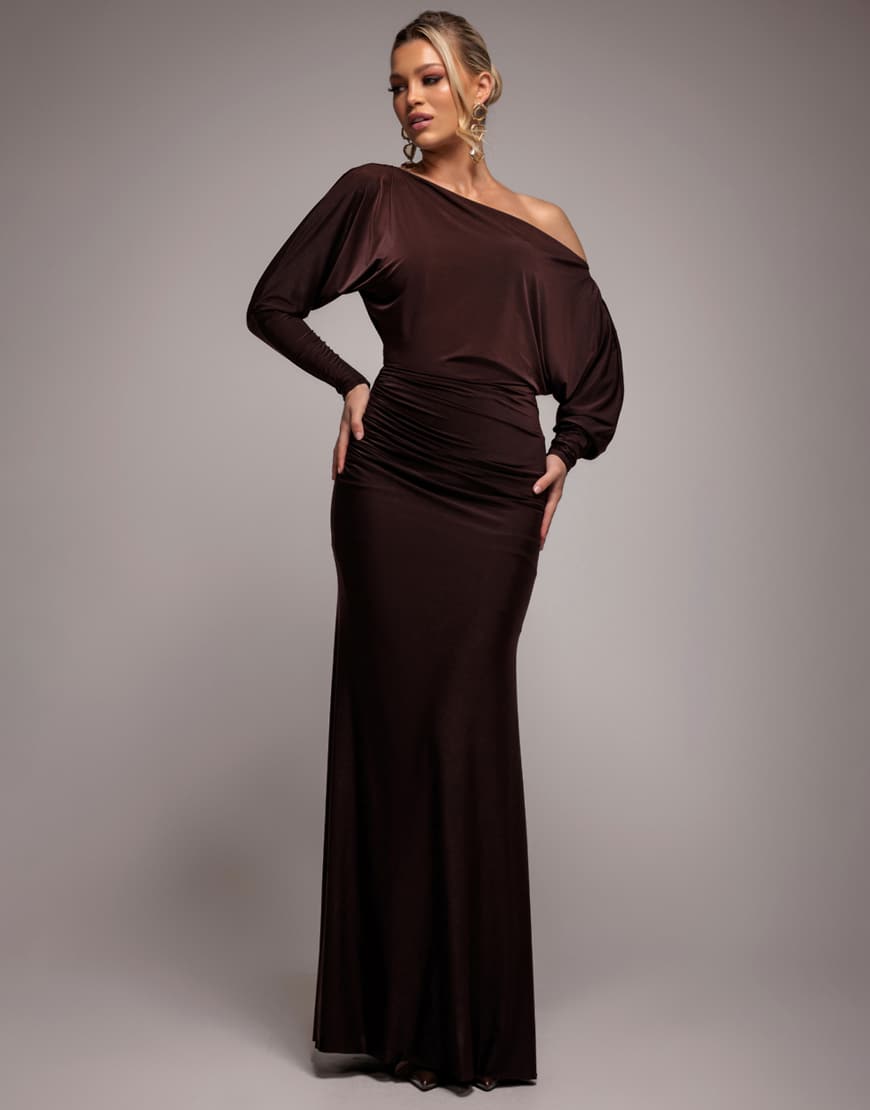 Goddiva - Gerafftes Maxikleid in Braun mit Fledermausärmeln und elastischer Seite-Brown von Goddiva
