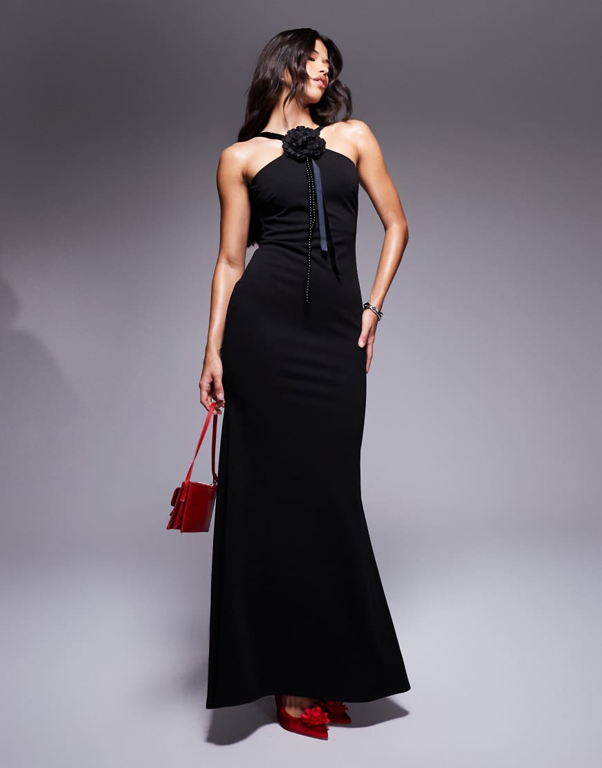 Goddiva - Maxikleid in Schwarz mit Racer-Ausschnitt und Ansteckblume, aus Stoff in Neopren-Optik von Goddiva