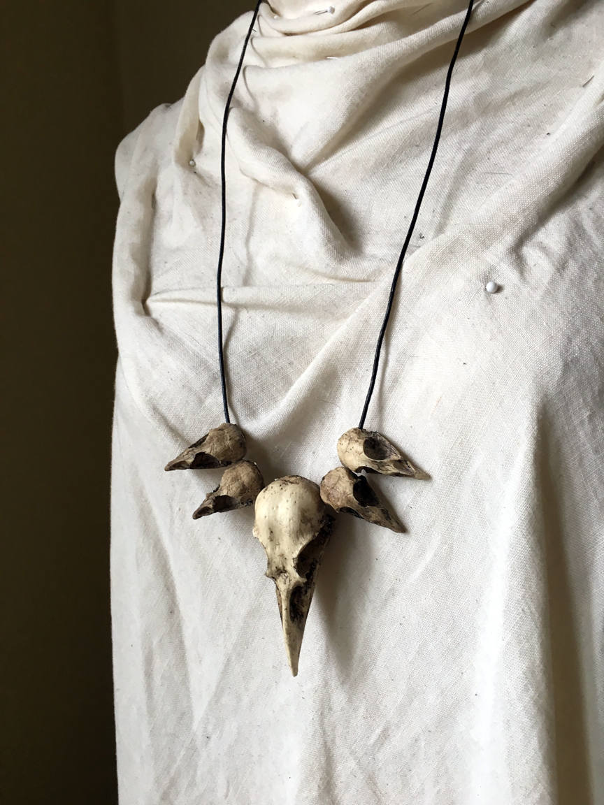 Crow Skull Trophäe Halskette von GodsBelow