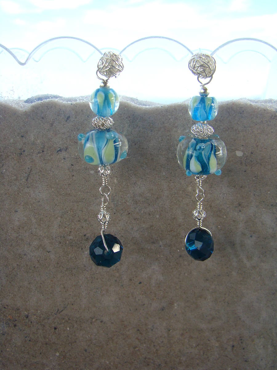Aqua Und Kalk Harlekin Lampwork & Sterling Ohrstecker Aqua Und Kalk Harlekin Lampwork & Sterling Ohrstecker von GodsSisters
