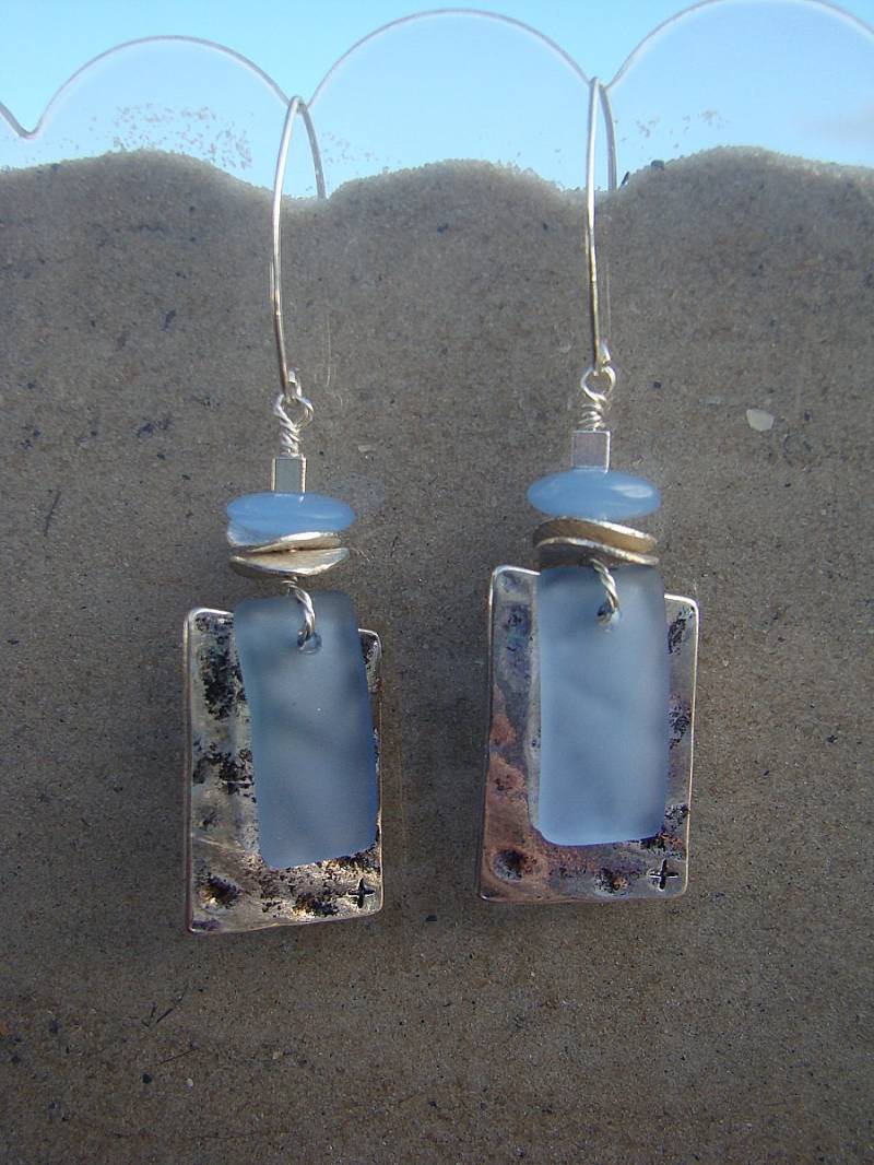 Blaues Meer Glas Mit Dimpled Antik Silber Vergoldet Messing Und Sterling Ohrringe Blaues Meer Glas Mit Dimpled Antik Silber Vergoldet Messing Und Sterling Ohrringe von GodsSisters