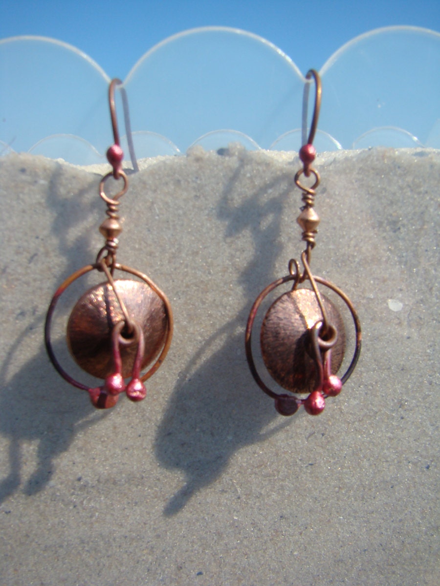 Gebürstetes Kupfer-Kegel Mit Free-Floating Kupfer Ringe Semi-Matt Rot Patina Gebürstetes Kupfer-Kegel Mit Free-Floating Kupfer Ringe Semi-Matt Rot Patina von GodsSisters